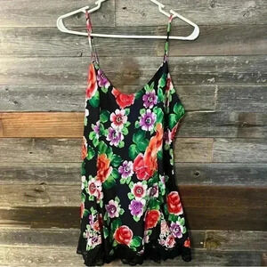 Vintage Y2K Victoria's Secret Gold Label Bold Floral Chemise Slip Lace
A2